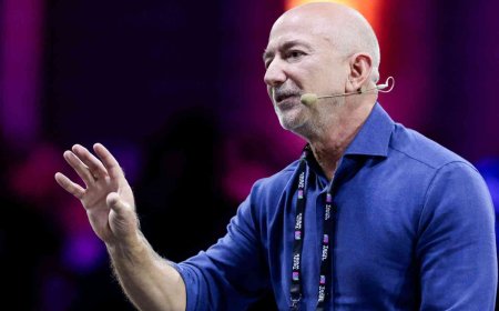 Jeff Bezos: From Garage Startup to Building Amazon into a Global E-Commerce and Cloud Giant