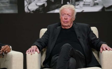 Phil Knight: The Visionary Who Built Nike into a Global Sportswear Empire